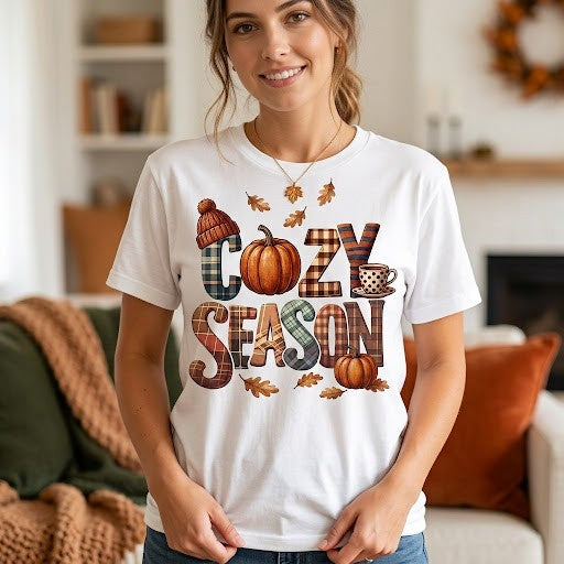T-shirt Cozy Season con zucche e foglie autunnali