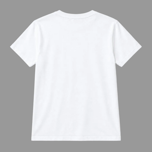 Vista posteriore di una T-shirt bianca semplice senza stampa, senza modella, su fondo bianco